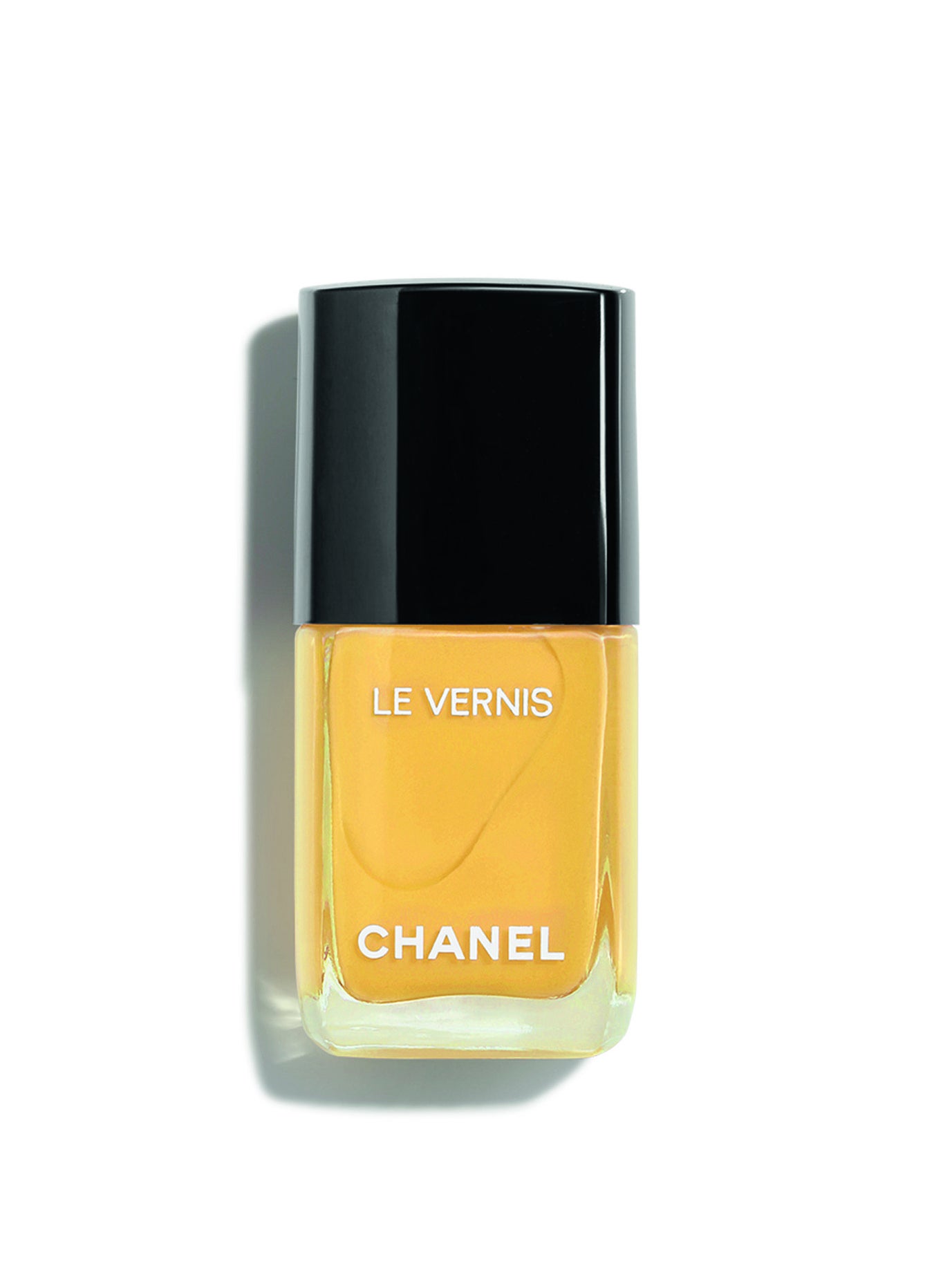 La colección Neapolis de Chanel tiñe de colores primaverales tus uñas, tus labios, tus ojos y tu rostro. (27€)