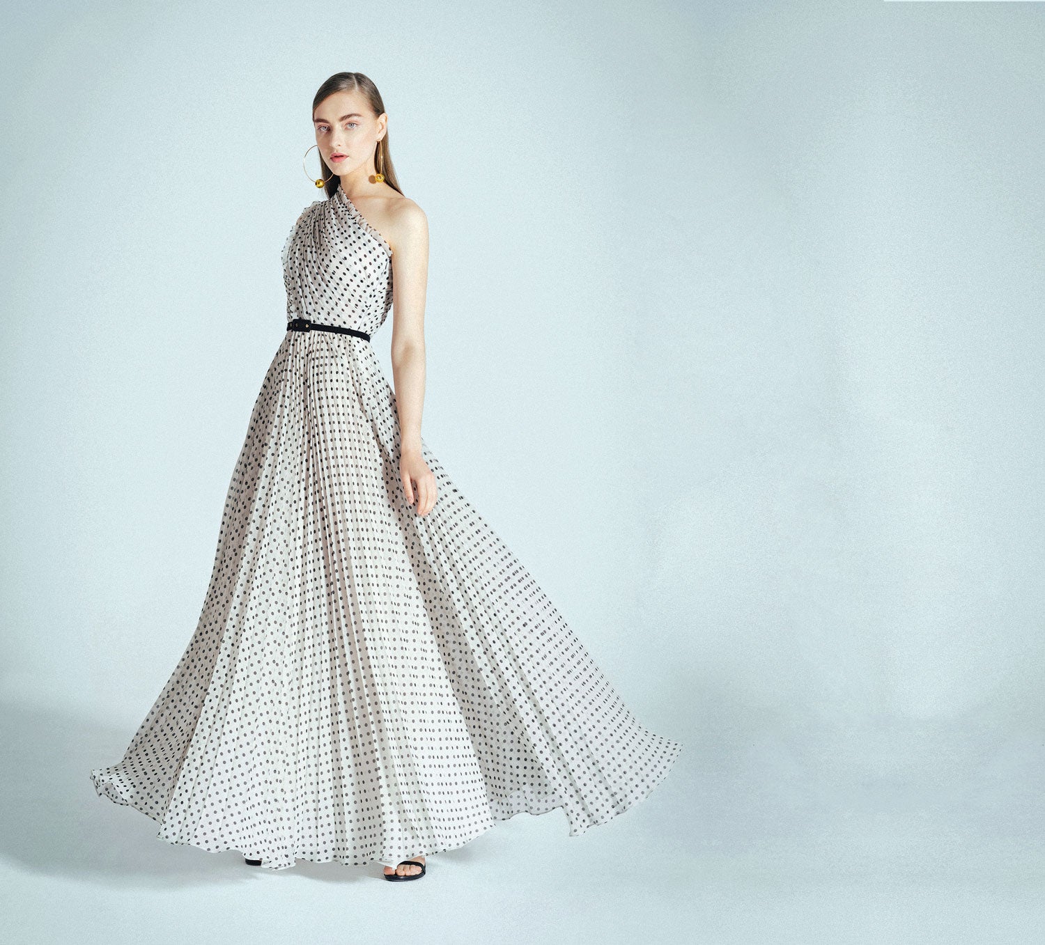 Desde su taller en sevilla, estos dos hermanos dirigen la firma Antonio García, especializada en colecciones de cóctel y fiesta.