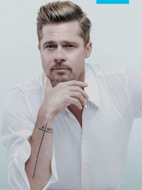 El actor Brad Pitt tiene numerosos tatuajes por el cuerpo. Algunos de ellos van dedicados a su hijos.