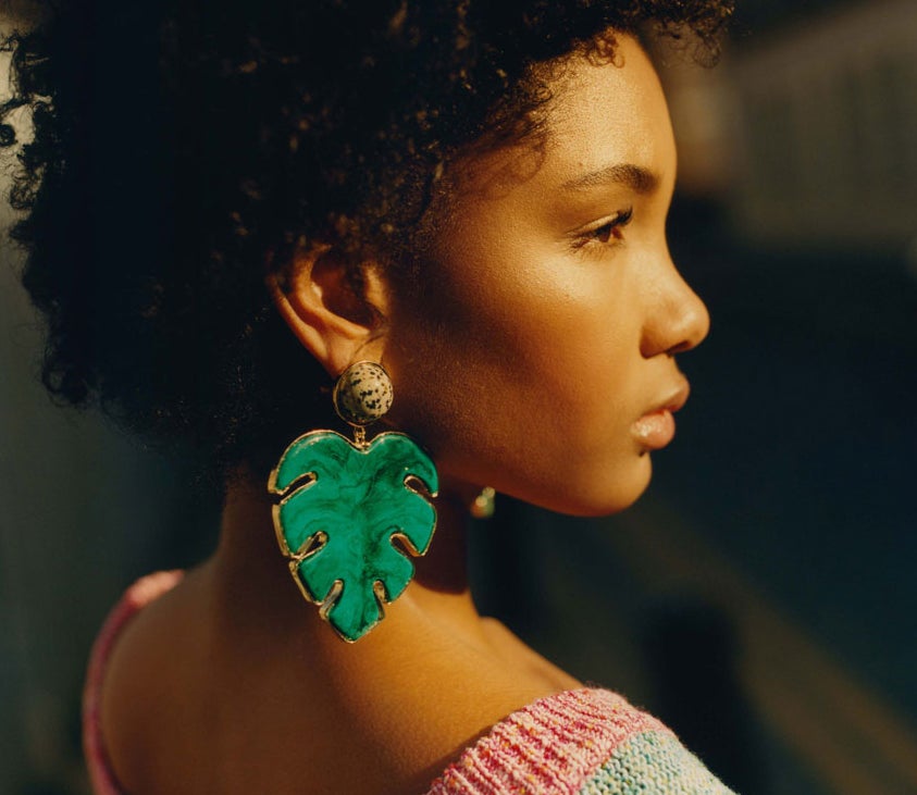 Pendientes con hojas de Uterqüe: 49 euros.