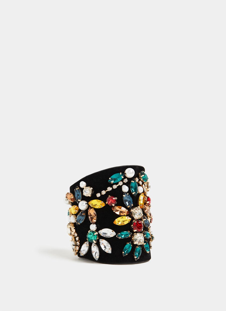 Pulsera de terciopelo con pedrería de Uterqüe: 41,30 euros.