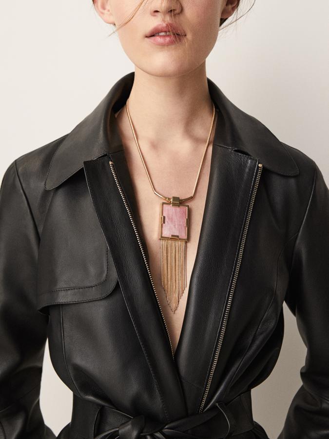 Collar con detalle de cuarzo de Massimo Dutti: 29,95 euros.