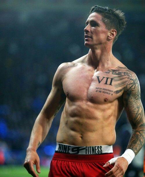 Fernando Torres es otro de los jugadores con tatuajes en los brazos. ¡Cuánto les gusta, eh!