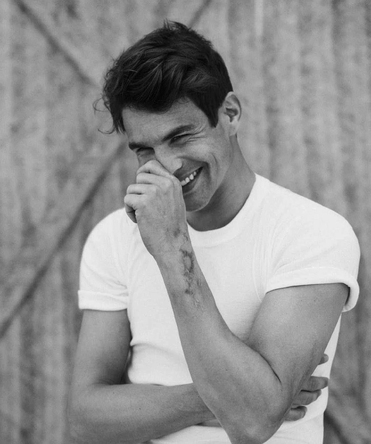 El torero Jose Mari Manzanares tiene un tatuaje en la espalda. ¡Es una rosa!