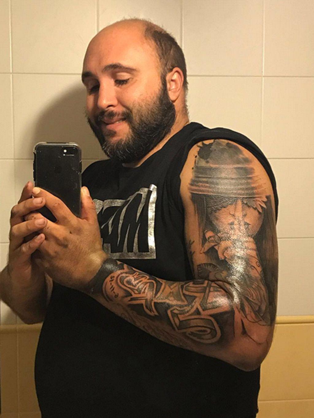 Kiko Rivera también es papá y por eso aparece en esta lista... Entre sus numerosos tatuajes podemos ver a una chica con los ojos tapados.