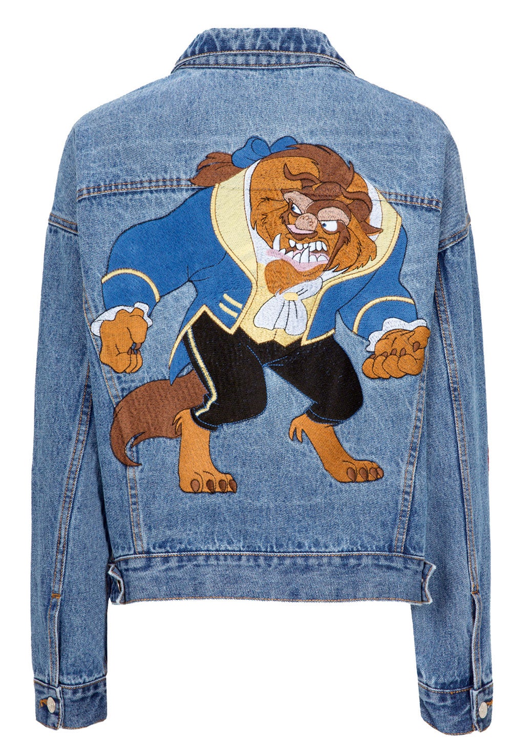 Las fans de Disney están de suerte. Pull&Bear ha lanzado una minicolección de prendas denim con dibujos de La bella y la bestia. Consta solo de dos prendas: una cazadora con la Bestia y unos pantalones con la Señora Potts (la mamá de Chip). >pullandbear.com