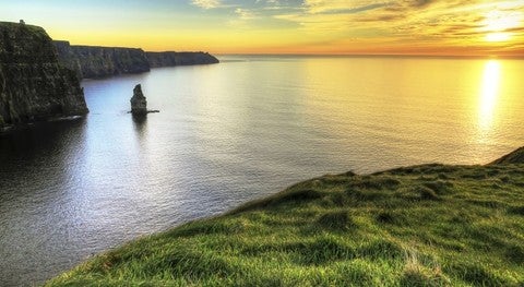 Irlanda tiene una magia increible y no es un destino muy turístico, por lo que literalmente es perfecto para desconectar del mundo esta Semana Santa. El precio incluye vuelos, alojamientos y coche de alquiler. Encuentra esta oferta en  Atrapalo.com  desde 621 euros (antes 905 euros) y disfruta de este viaje durante 8 días.