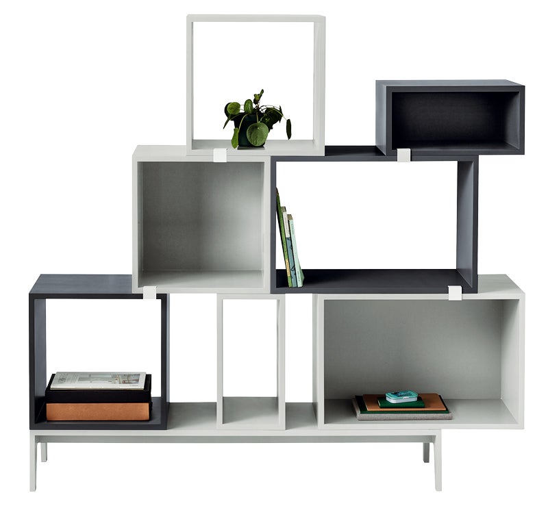 Stacked Storage es un sistema de módulos que se pueden componer en el suelo, junto a una mesa, como estantería o como separador de ambientes.