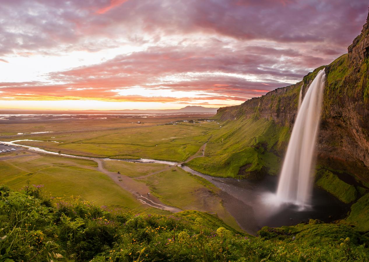 La impresionante llanura que se exiende a los pies de esta impresionante cascada de 60 metros de altura y el arcoiris que se forma en su caída en los días de sol harán que las lágrimas te llenen los ojos ante tanta belleza.