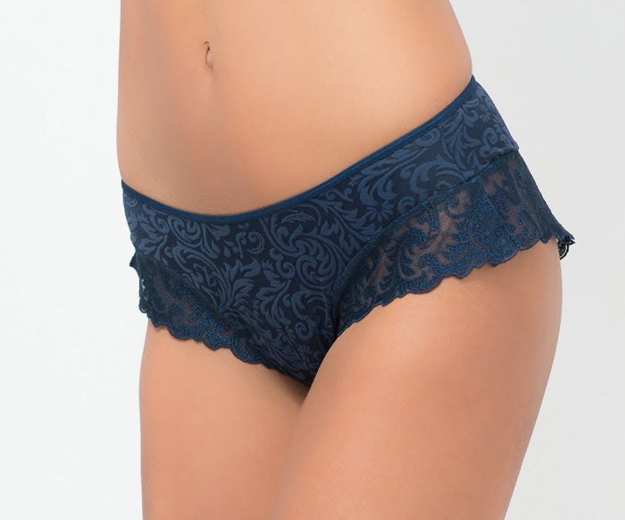 Original culotte en tono azul oscuro de encaje y bordados de terciopelo. (27,95 euros).
