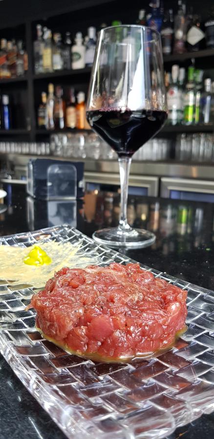 Con wasabi y mayonesa de mostaza.