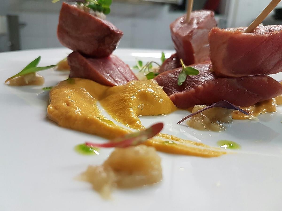 Con guacame aliñado con salsa vietnamita