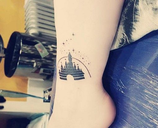 Conoces el logo de Disney, ¿verdad? Pues aunque te parezca una locura, hay muchísimas personas que lo tienen tatuado...