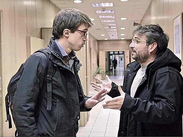 Íñigo Errejón, durante su entrevista en 'Sálvados', acompañado por Jordi Évole.