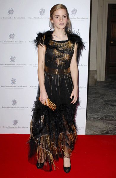 'Total look' de Chanel para asistir a la Raisa Gorbachev Foundation en Londres. Sube la sofisticación, pero continúa la misma sonrisa de niña traviesa.