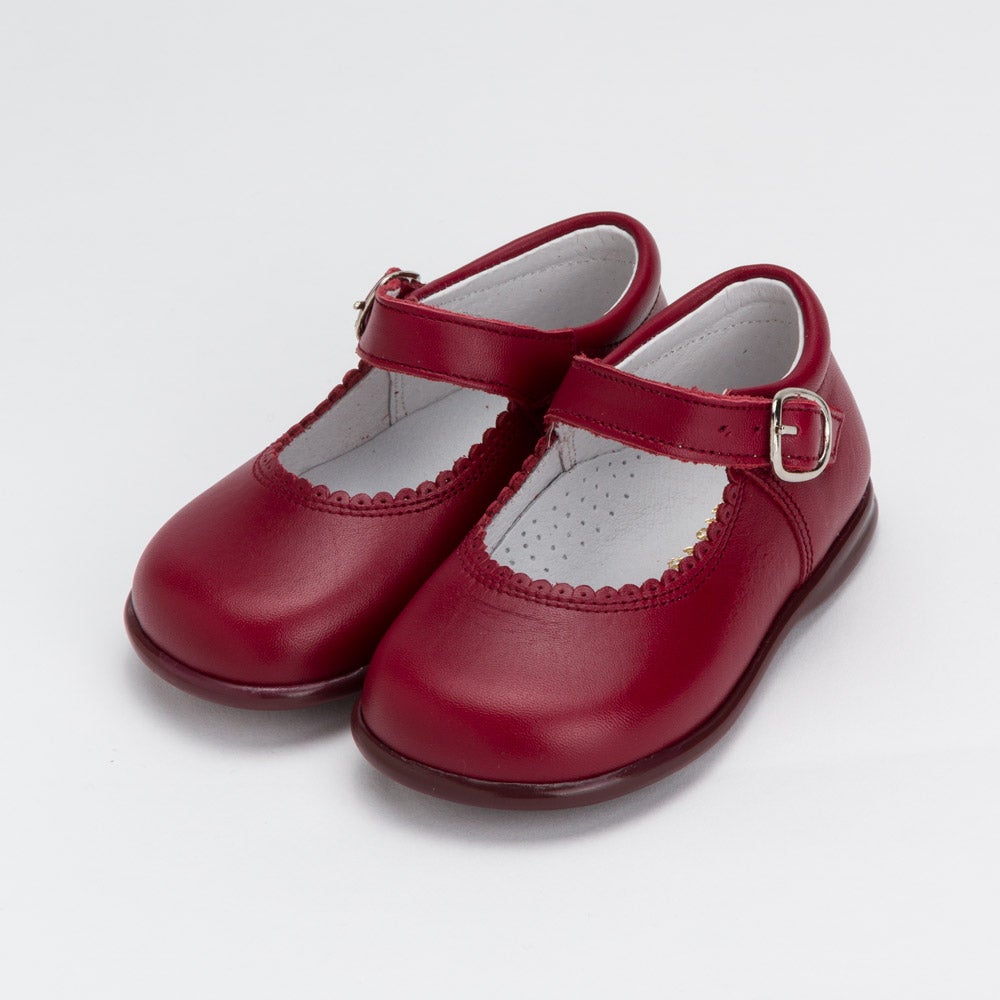 Todo sociales desde que se supo que los hijos de los duques de Cambridge, los príncipes Jorge y Carlota, han llevado prendas de esta firma familiar en muchas ocasiones.