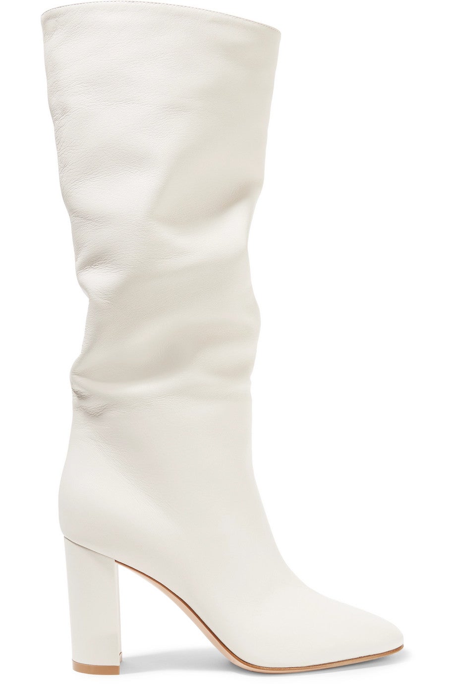 Accesorios blancos como estos botines de Gianvito Rossi.