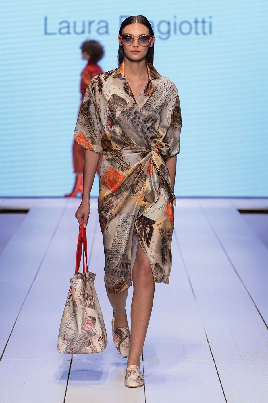 Y enlazado a una coleta, como nos ha enseñado el street style durante las recientes semanas de la moda. (Desfile Laura Biagiotti).