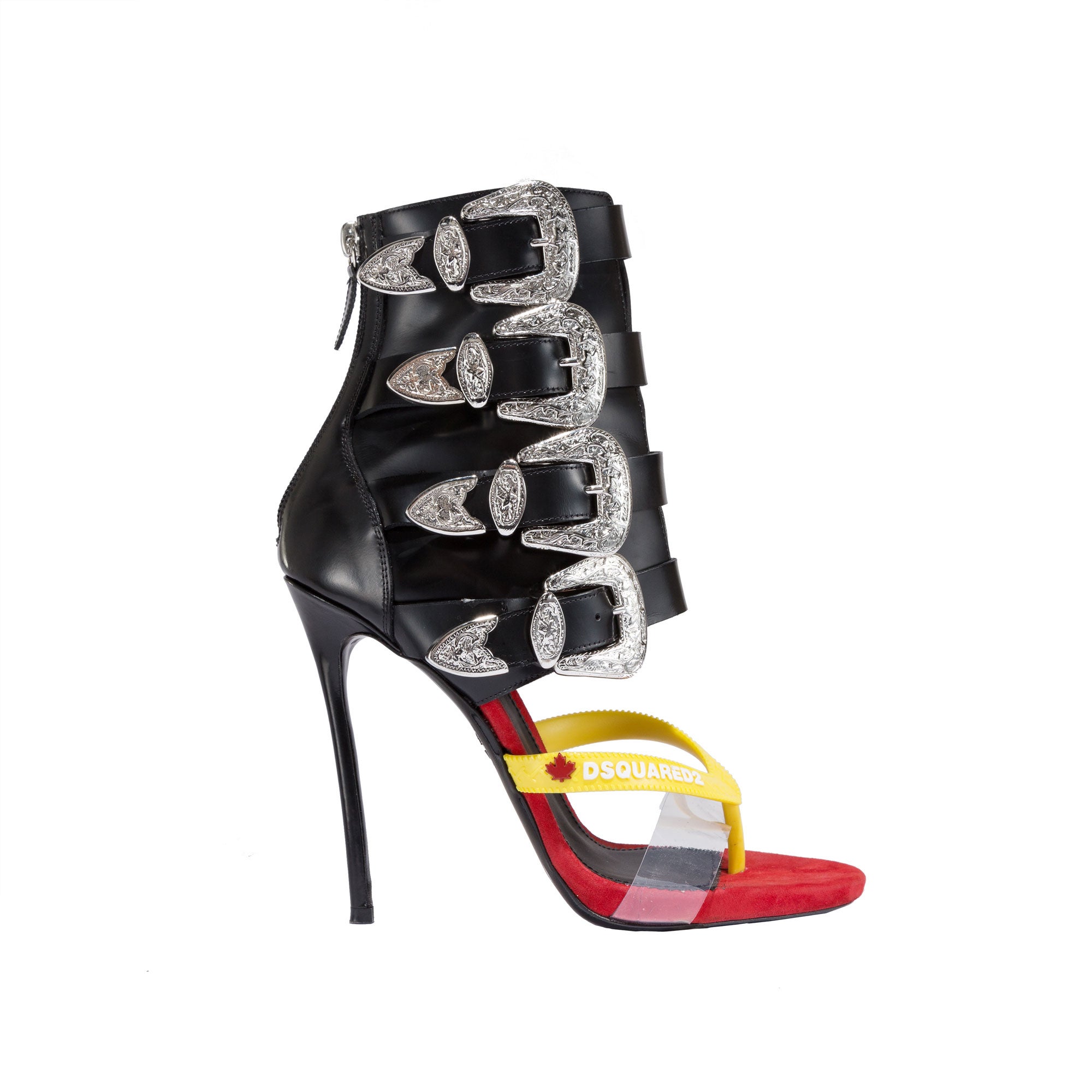 Pronto empezará la temporada de festivales de música y la estética rock se adueña de prendas y accesorios. (Zapatos Dsquared2).