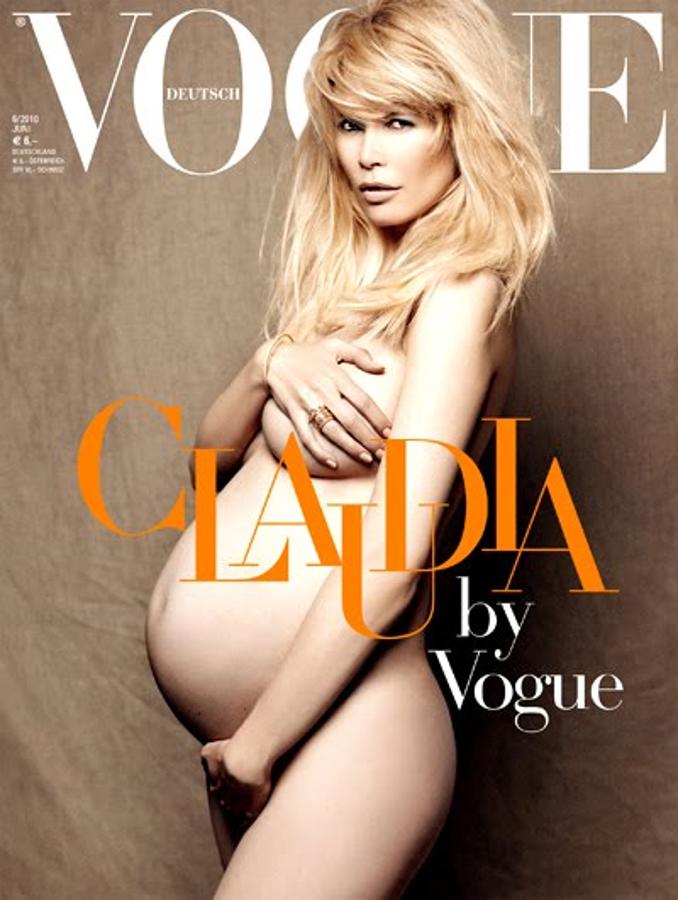 Claudia Schiffer posó para 'Vogue' embarazada de su tercera hija, Cosima Violet, que nació en el año 2010. "Lo que nos importaba era mostrar hasta qué punto la femineidad puede ser bella y que se puede tener una imagen positiva del cuerpo, incluso cuando estás embarazada", afirmó la modelo.