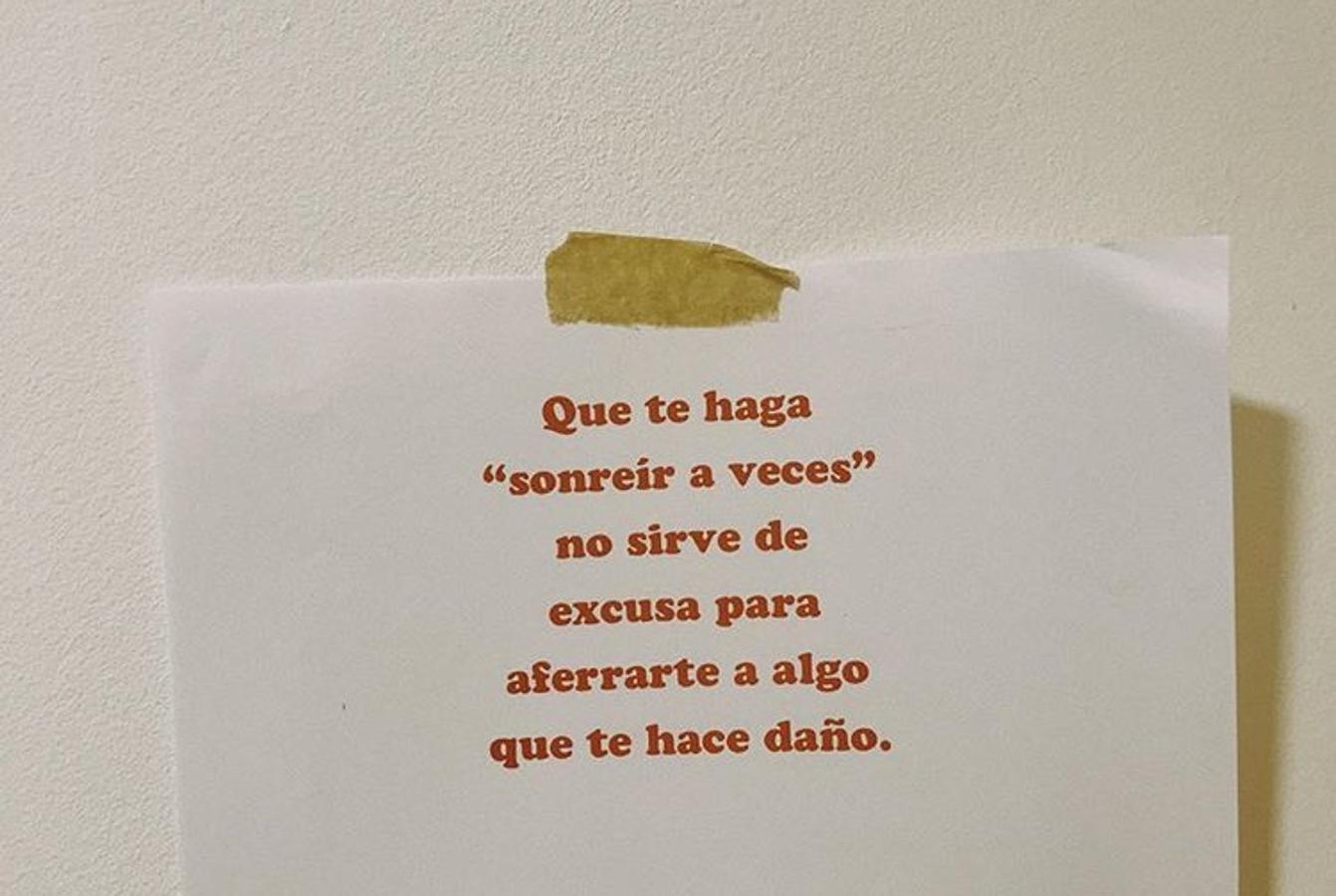 Que te haga "sonreir a veces" no sirve de excusa para aferrarte a algo que te hace daño. Alezandra Remón.