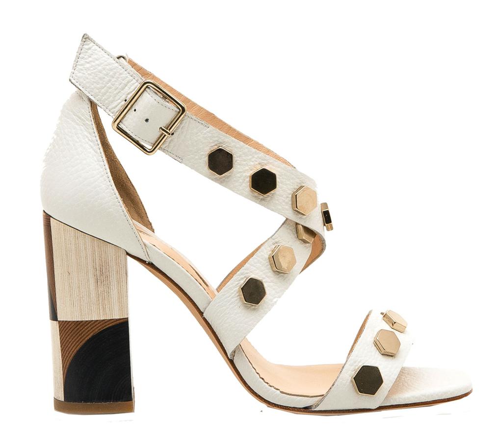 Es un clásico de los vestidos de fiesta y de novia a medida desde que inició su andadura en la moda en 1987