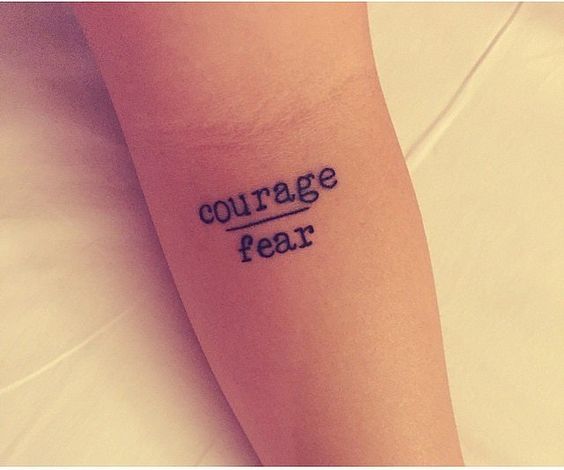 La palabra inglesa 'courage' es una de las palabras más tatuadas.