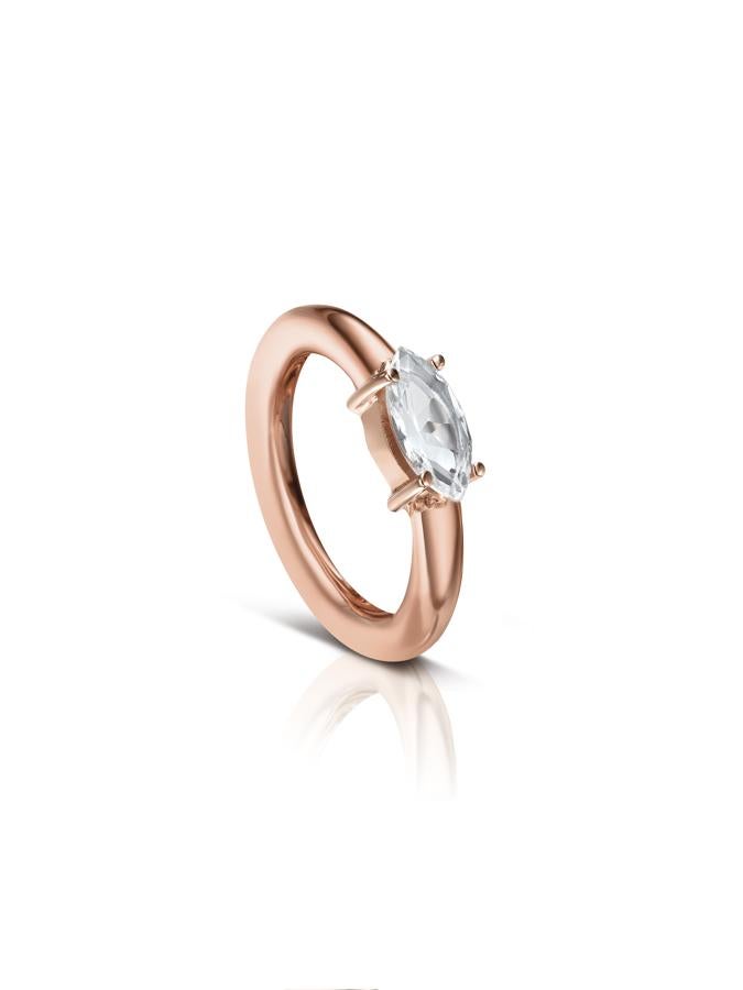 Como lo demuestra esta sortija de Tous en plata de primera ley vermeil rosé con topacio blanco talla pera.