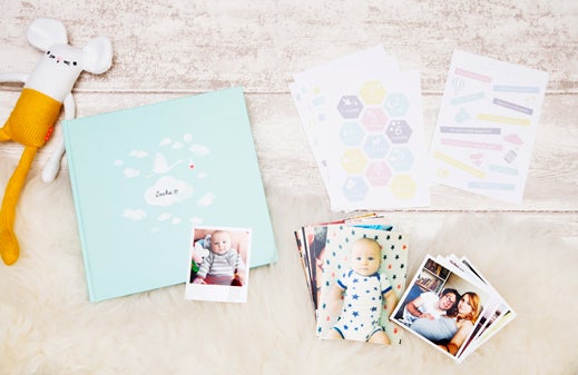 El álbum bebé (dedicado a los meses de embarazo y al primer año de un hijo). Un bonito recuerdo para toda la vida. De la marca Cherz. (C.P.V).