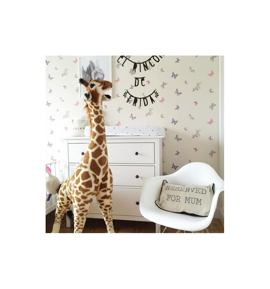 Decora ese asiento tan especial que la mamá primeriza y su bebé usarán en numerosas ocasiones con con este precioso cojín de OUI OUI. (20 euros).