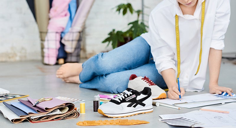 Y para las más fitness, que no son muy amantes de los tacones… ¡También pueden personalizar sus zapatillas! Reebok te deja elegir a tu gusto cómo quieres que sean tus zapatillas de ensueño. Sorprende a mamá con un diseño único que la refleje.