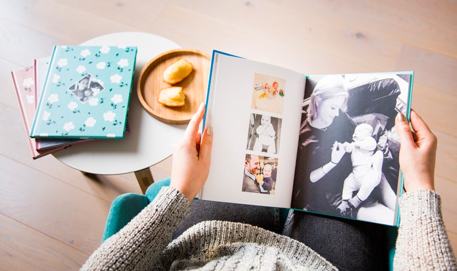 ¿Hay algo más bonito y personalizado que un álbum de recuerdos? Cheerz te ofrece la oportunidad de hacer un recopilatorio desde los primeros pasos de mamá. ¡Elige vuestros momentos más bonitos y guárdalos para siempre! Además, también en Cheerz podrás crear una Baby Memory Box  para las mamás primerizas  y los primeros pasitos de sus bebés.