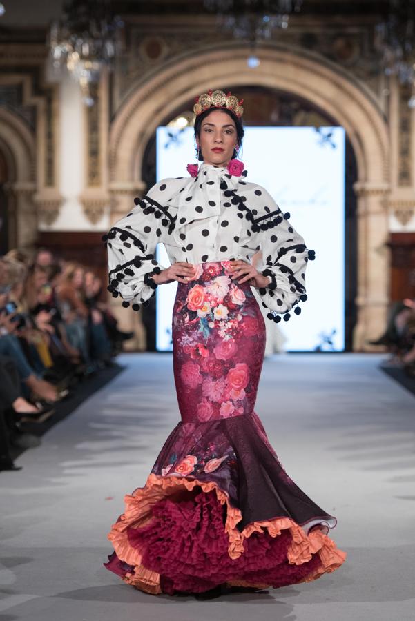 Sobre la pasarela de Rosa Pedroche para esta temporada, conjuntos de falda y blusa, la opción más práctica para quienes quieren reutilizar el traje de flamenca.