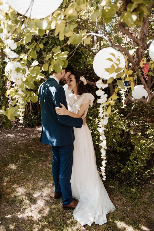 Además, su atractiva luz natural, hará que elijas un escenario al aire libre para celebrar tu día B. Los días son más largos y hay más horas de luz,… ¿no te parece una característica imprescindible para una boda de cuento?