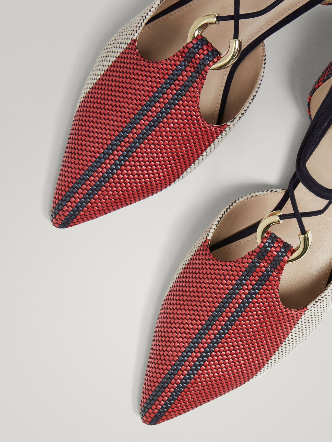 Babucha combinada de Massimo Dutti. (69,95 euros)