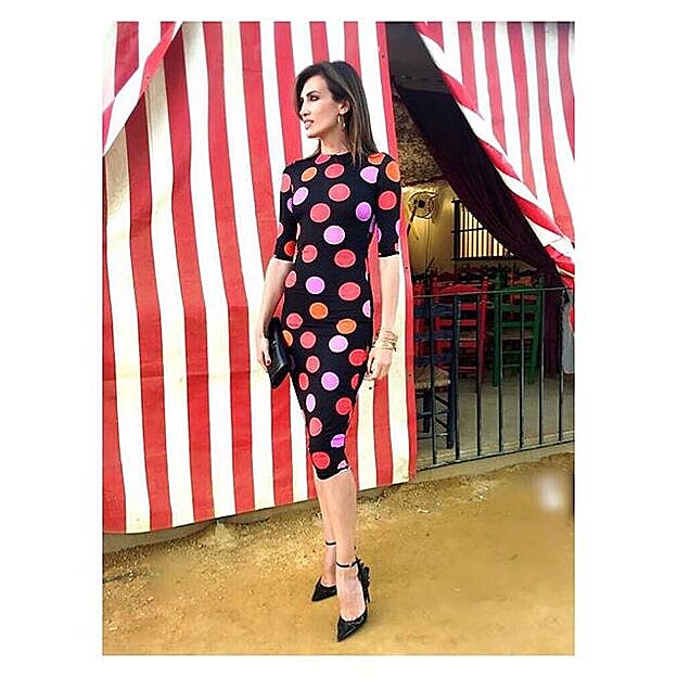 Galería. Nieves Álvarez, con un vestido tubular de lunares de María Escoté