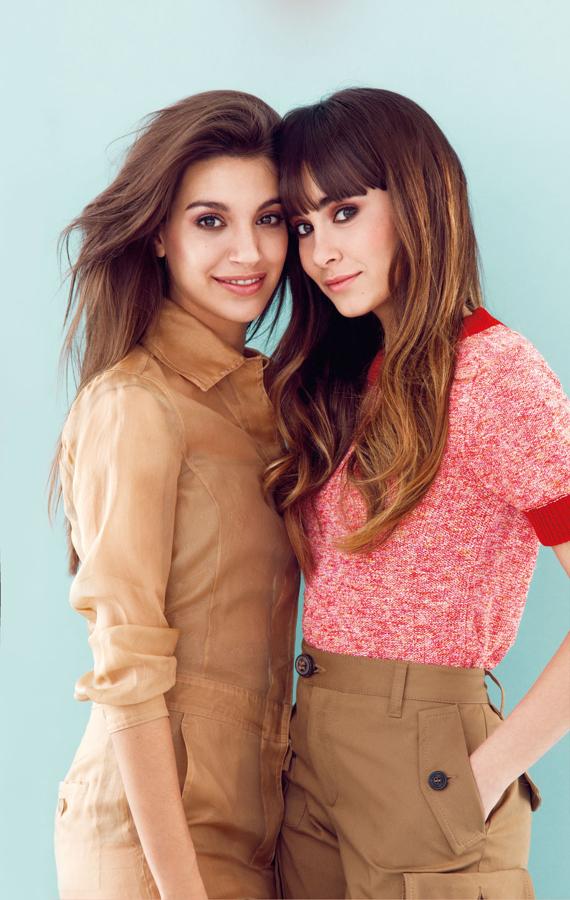 Ana con mono de Max Mara y Aitana con jersey de Uterqüe y pantalón de Dsquared2. Maquillaje de Chanel.