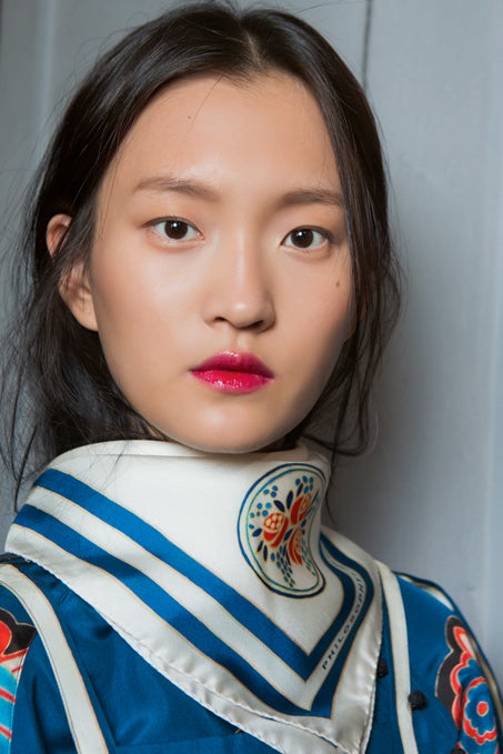 Barras de diferentes tonos de rojo (del fresa al anaranjado), pero siempre con un extra de brillo en la zona central. Desfile: PHILOSOPHY.