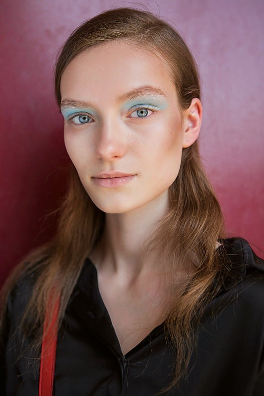 Como si fuera un brochazo. Así se llevan estas sombras, con un resultado de lo más romántico. Desfile: ANTEPRIMA.