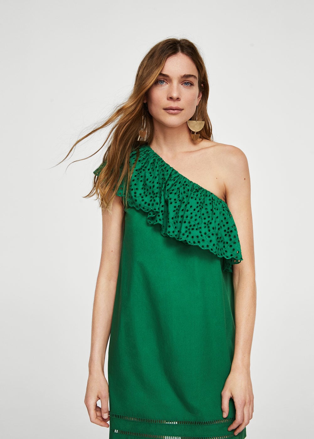 Este vestido no solo te valdrá para la Feria de abril, también lo podrás reciclar para ir a la oficina o para los looks de tarde en verano