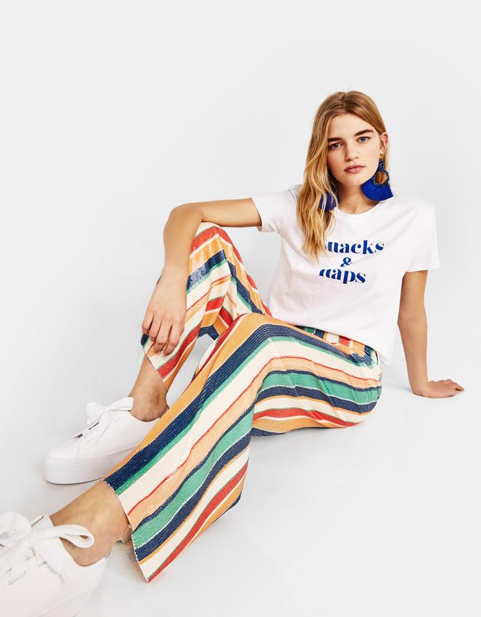 Son tantas ganas de que llegue el buen tiempo que nada más ver estos pantalones de rayas un arcoiris viene a nuestra mente. Recuerda que después de la lluvia sale en sol y es tan bonito cuando lo acompaña un arcoiris.