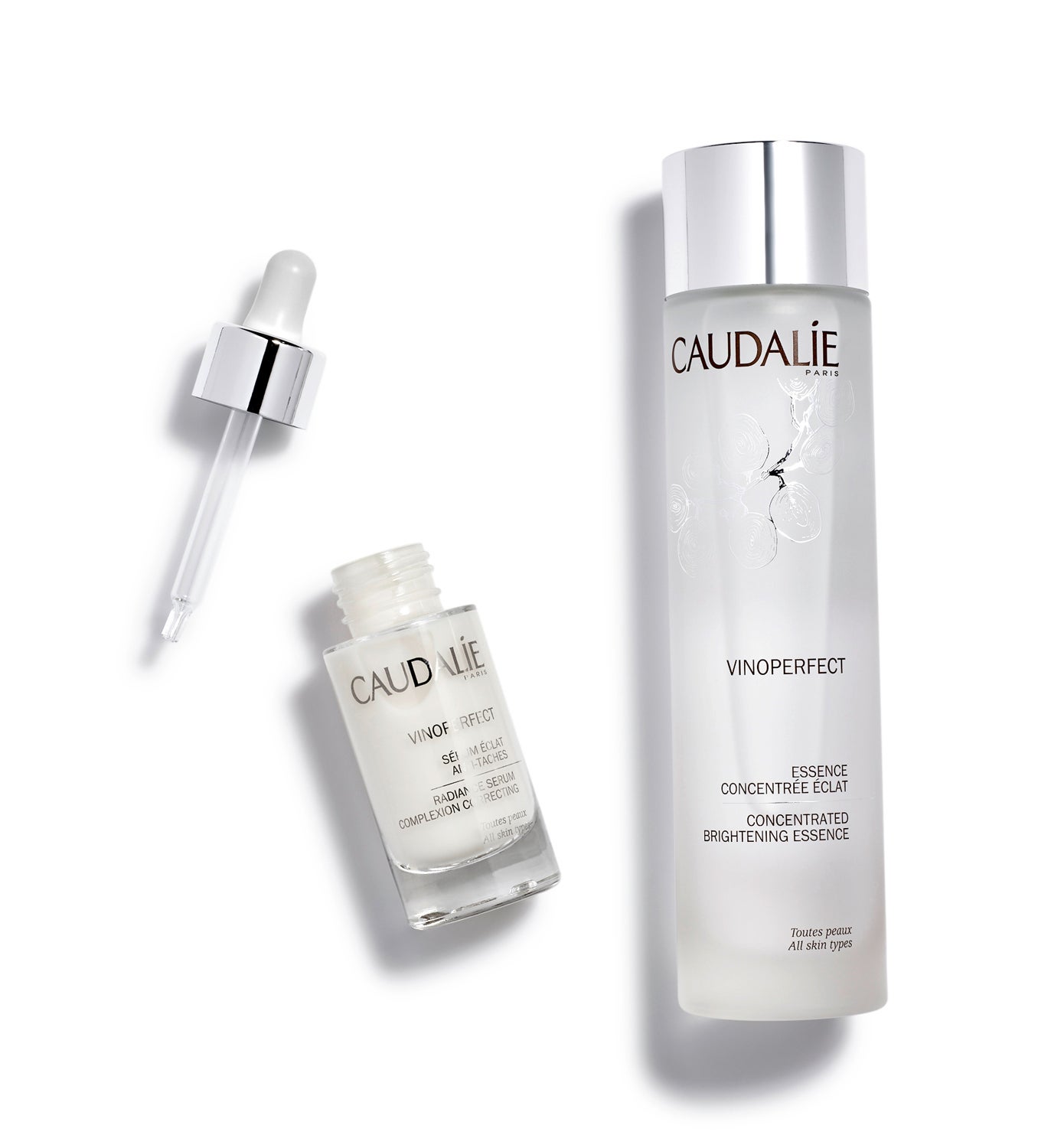 Vinoperfect es la gama perfecta para que las pieles con manchas recuperen su luminosidad. La esencia (28,60€, 150ml) es el primer gesto después de la limpieza. Así se prepara la piel para beneficiarse de los efectos del sérum (47€, 30ml) y dobla su eficacia contra las manchas. El resultado de combinar ambos productos: un cutis más uniforme, sin manchas y con mayor luminosidad.