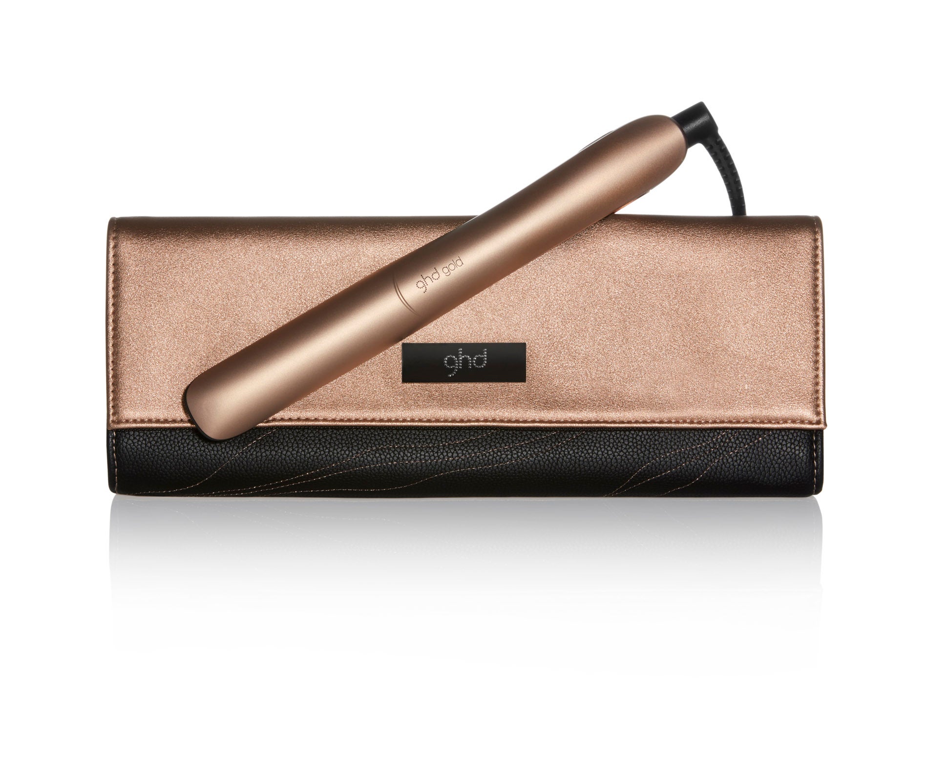 La nueva styler de ghd se presenta con un elegante cambio de imagen y una mejorada tecnología. Perfecta para regalar en el día de la madre. Destaca por la tecnología dual-zone para controlar el calor óptimo desde la raíz hasta la punta del pelo y unas placas de precisión suaves y contorneadas que evitan el encrespamiento y aumenta el brillo del cabello. (209€)