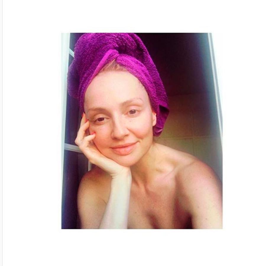 Cristina Castaño, que hace un par de meses posó desnuda en su Instagram, también quiso que sus seguidores la viesen sin maquillar.