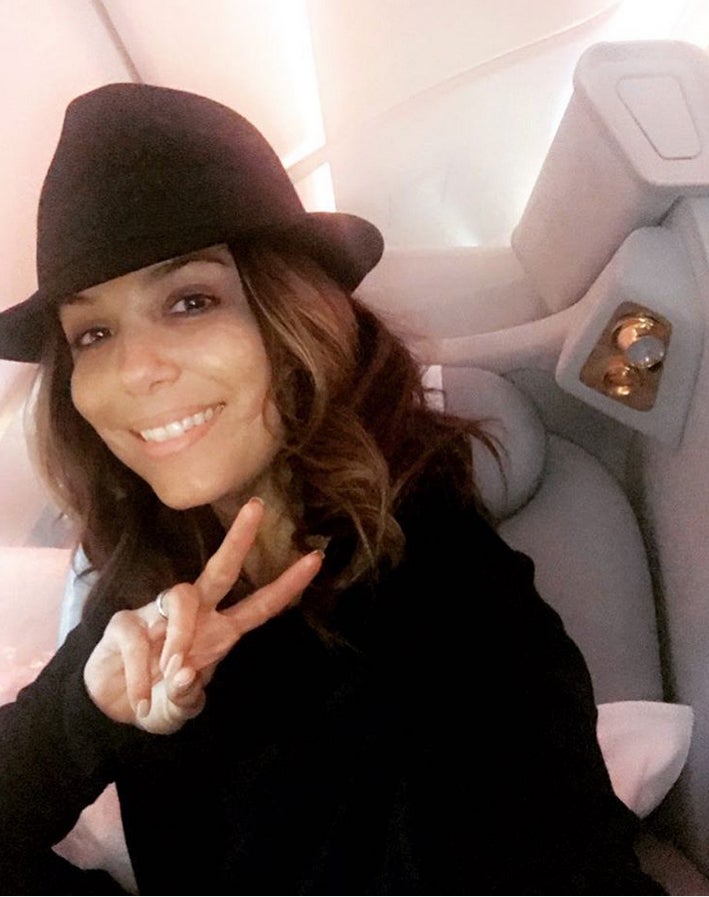 Eva Longoria. Uno de los pocos lugares donde el maquillaje no está recomendado: el avión, sobre todo en viajes largos. Un buen lugar para sacarse una foto.