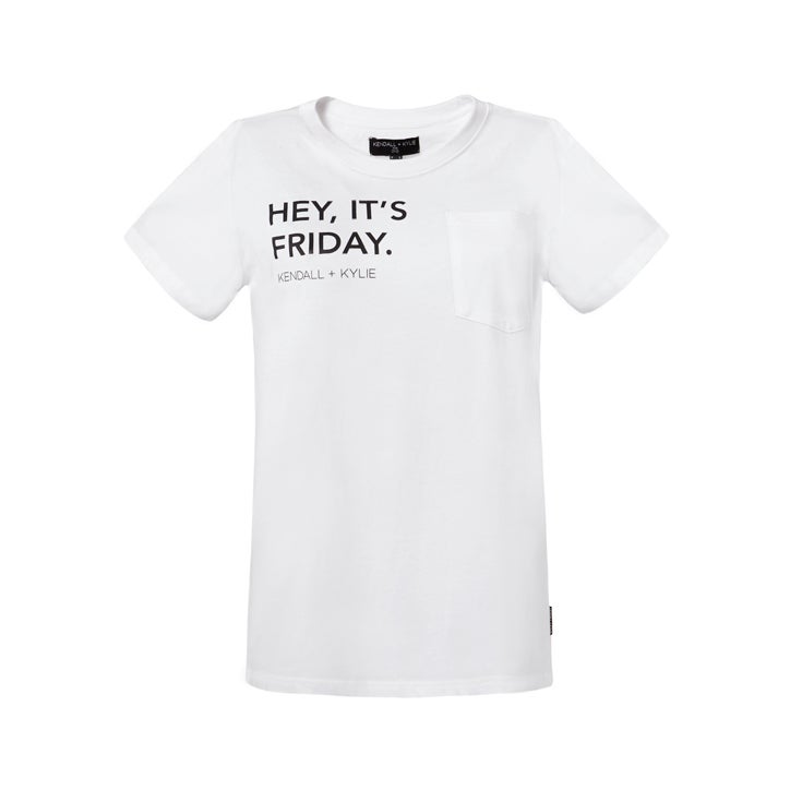 Camiseta blanca texto.