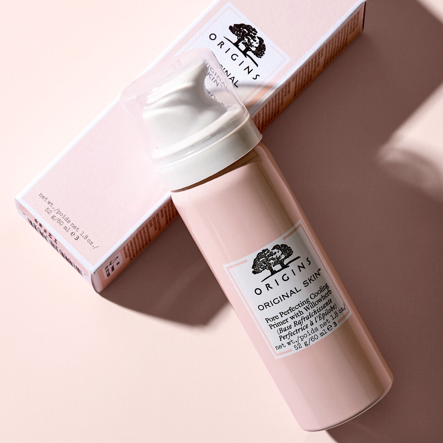 Prepara e hidrata el rostro con una fórmula refrescante que instantáneamente reduce el tamaño de los poros y deja la piel perfecta para empezar a aplicar el maquillaje. Además, su fórmula con willowherb de Canadá, algas y pink rock rose, mejora la piel a largo plazo. (31,50€)