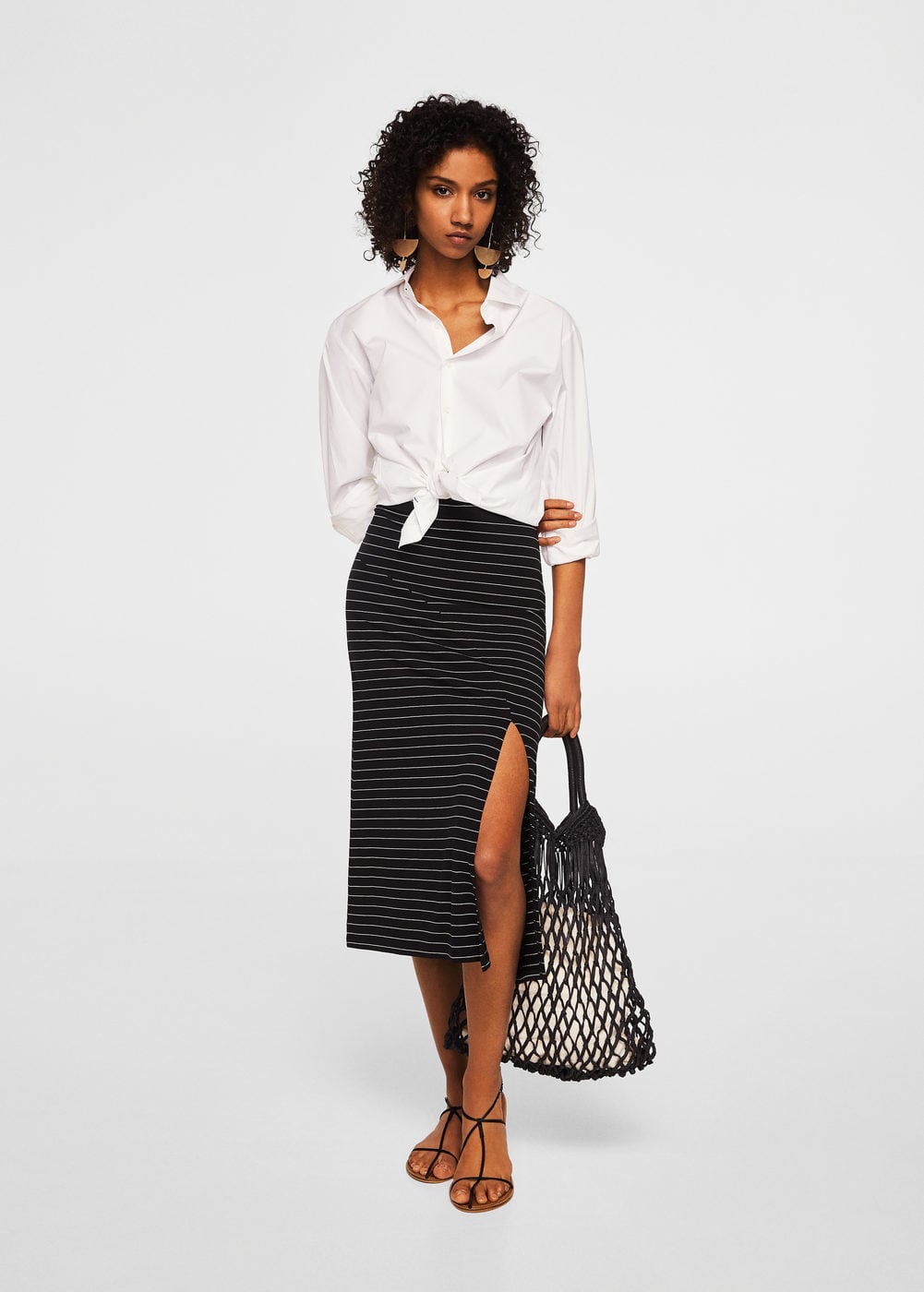 Falda midi de rayas con abertura de Mango: 12,99 euros.