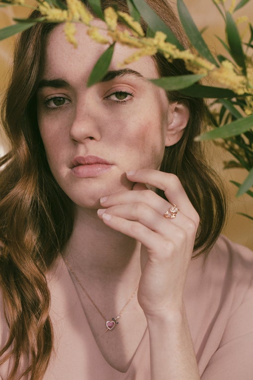 Colgante y anillo de la colección Romeo y Julieta de la firma Suárez.