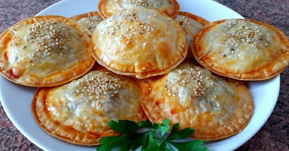 Obleas rellenas de pollo y champiñones al horno.